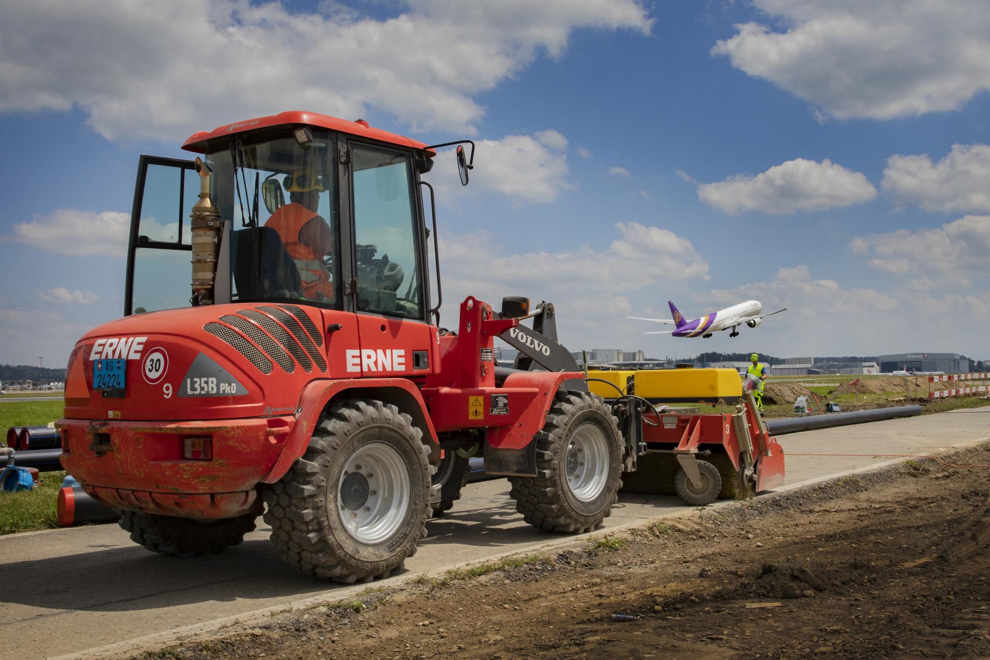 Leitungsarbeiten am Zuerich Flughafen